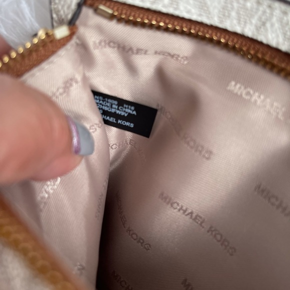 Micheal Kors Logo Travel Wristlet Large - Picture 7 of 7